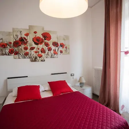 アパート Torregalli, Confortevole E Moderno スカンディッチ